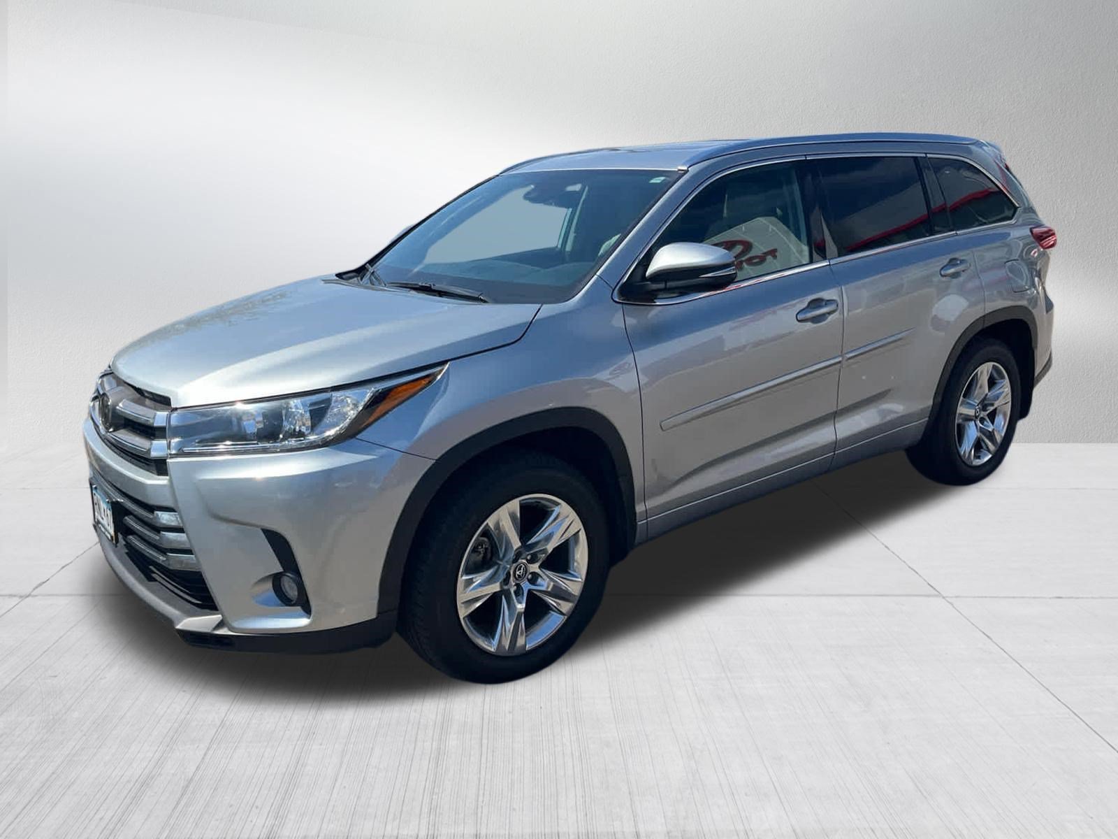 Used 2018 Toyota Highlander Limited with VIN 5TDDZRFH0JS486946 for sale in Golden Valley, Minnesota