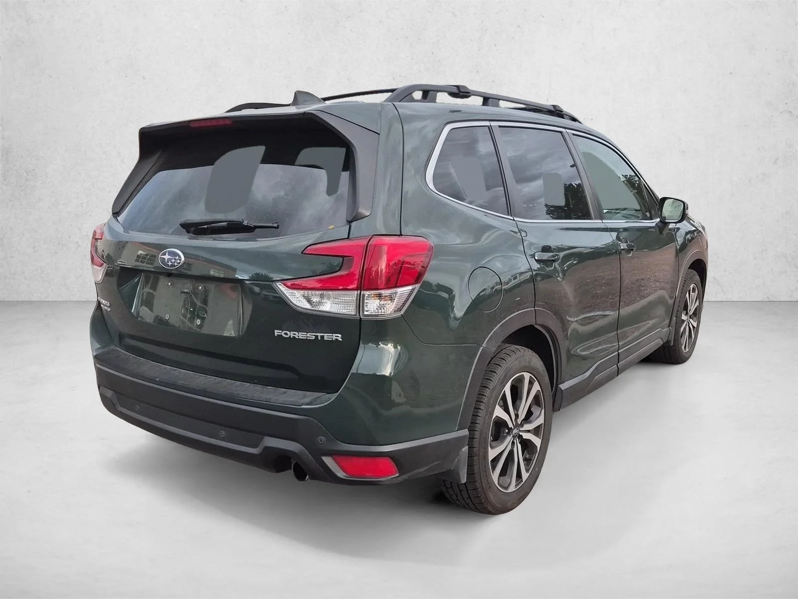 Used 2023 Cascade Green Silica Subaru Limited image 5
