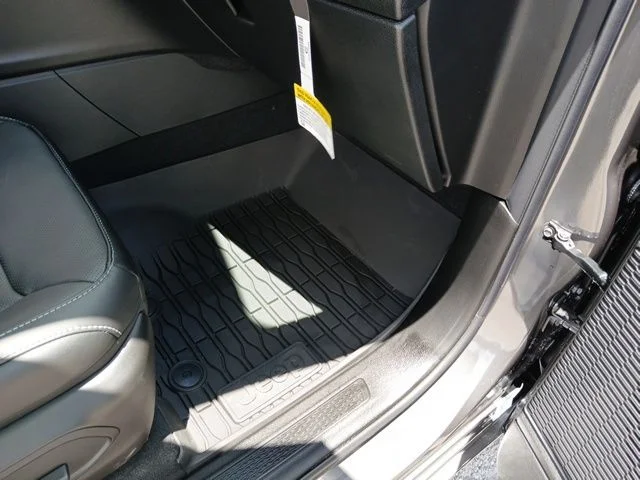 New 2026 Baltic Gray Metallic Clear-Coat Exterior Paint Jeep Limited Reserve image 30
