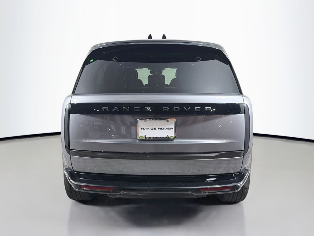 New 2026 Eiger Grey Land Rover SE image 6
