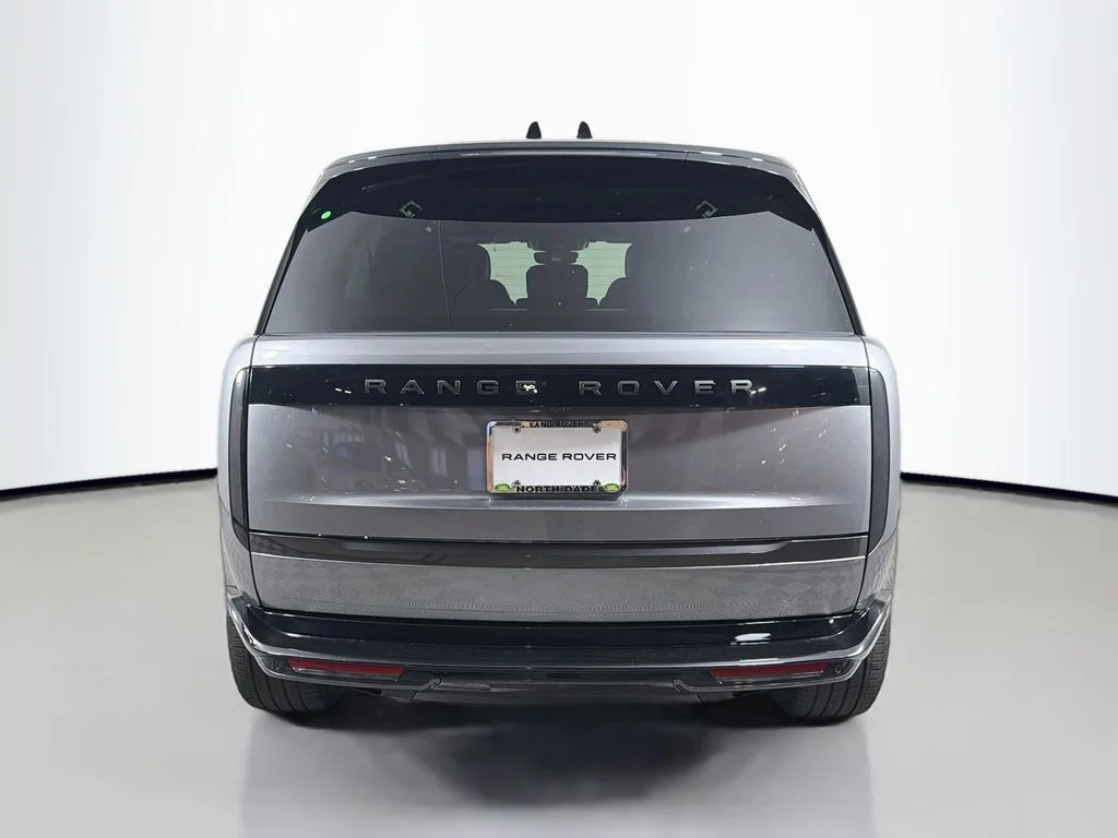 New 2026 Eiger Grey Land Rover SE image 6