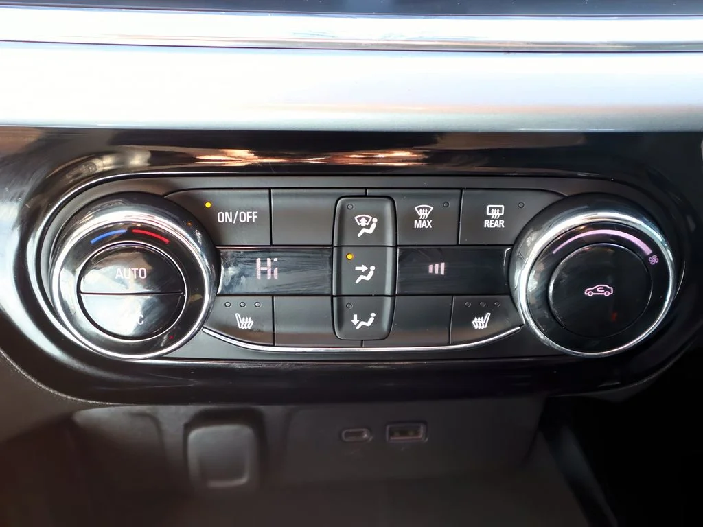 2025 Chevrolet Trax LT - Photo 17