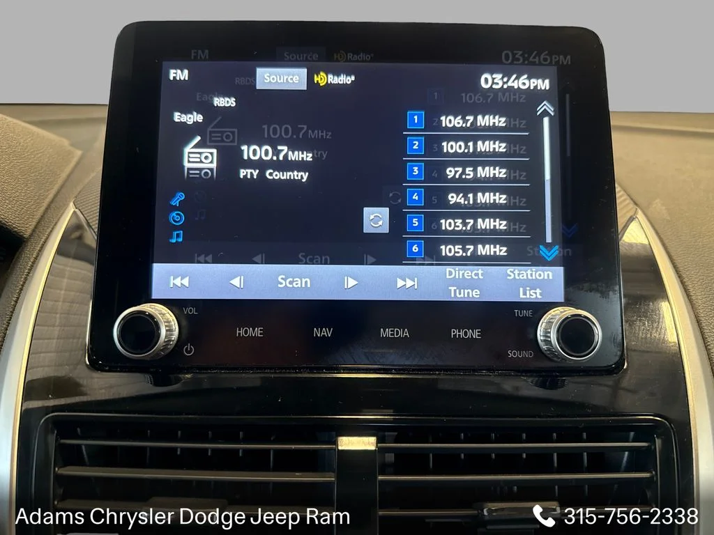 Used 2025  Mitsubishi SE image 17
