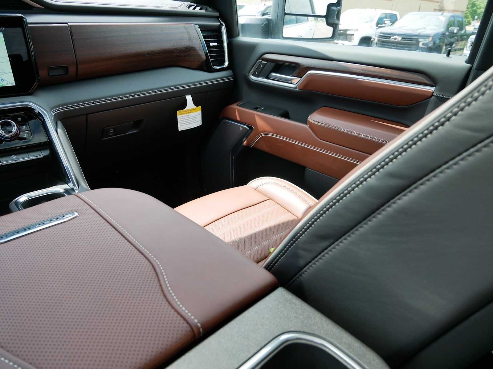 2026 GMC Sierra 3500HD Denali Ultimate - Photo 15