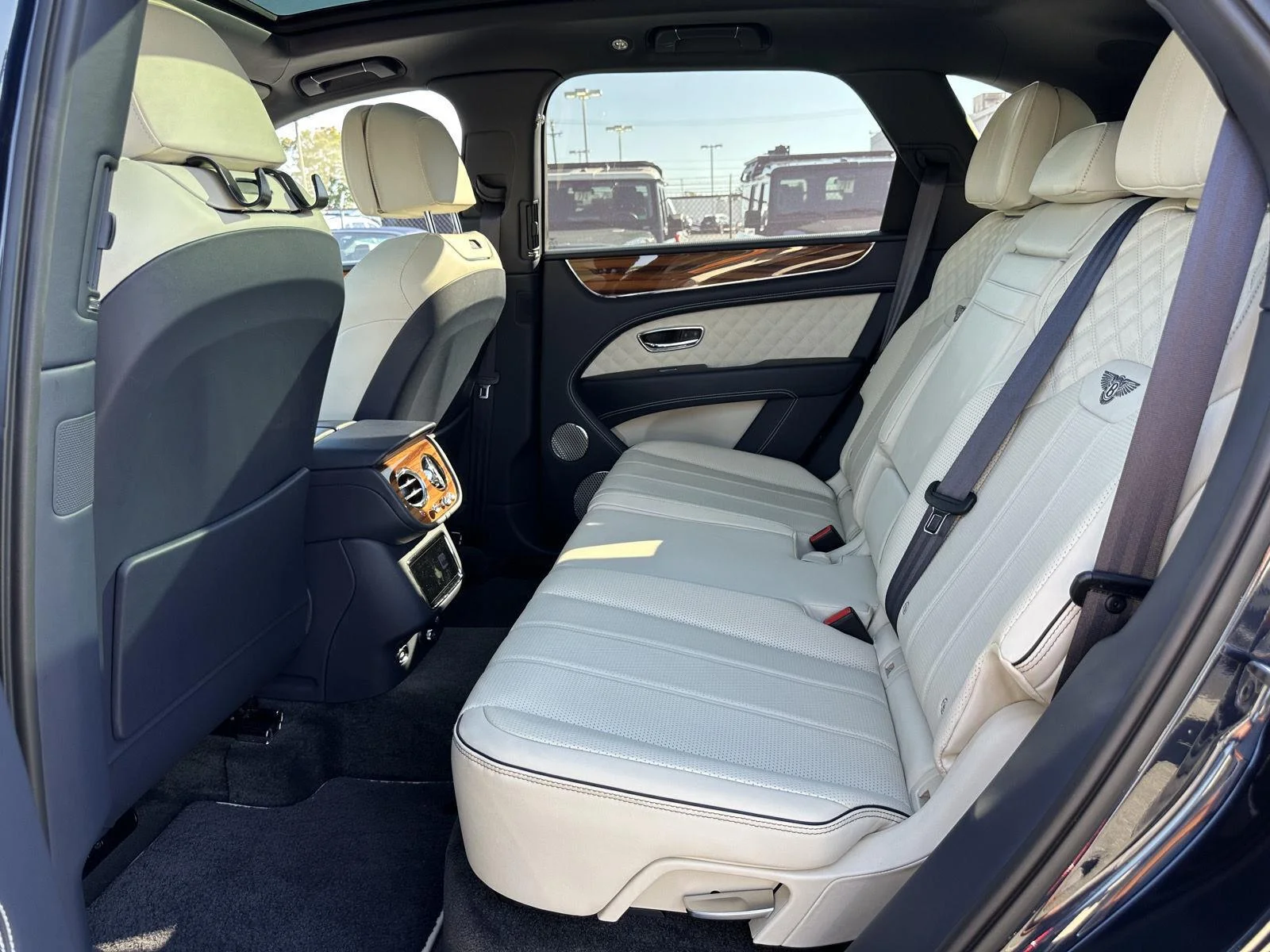 Used 2022 Dark Sapphire Bentley V8 image 26