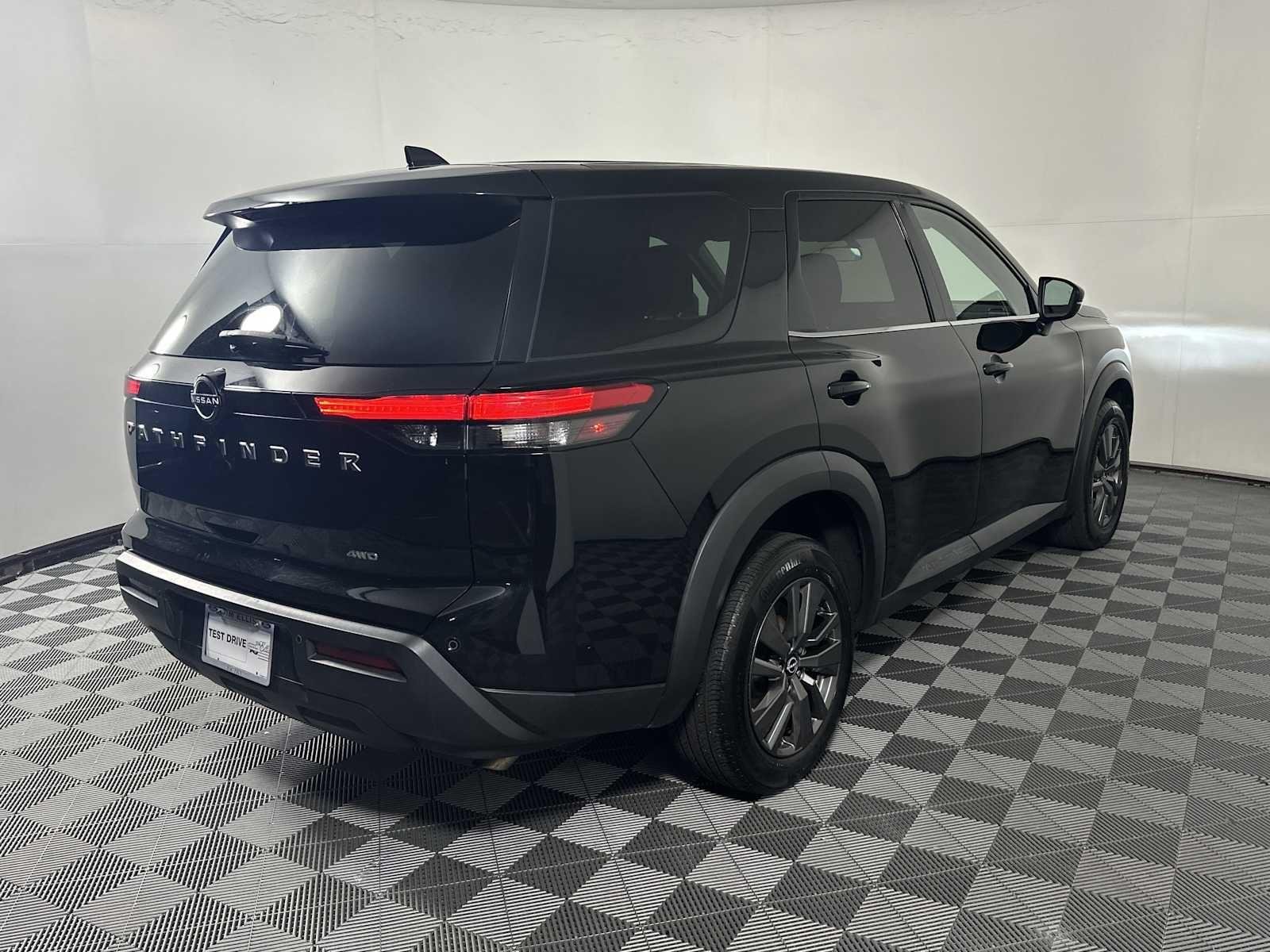 Used 2022 Super Black Nissan S image 7