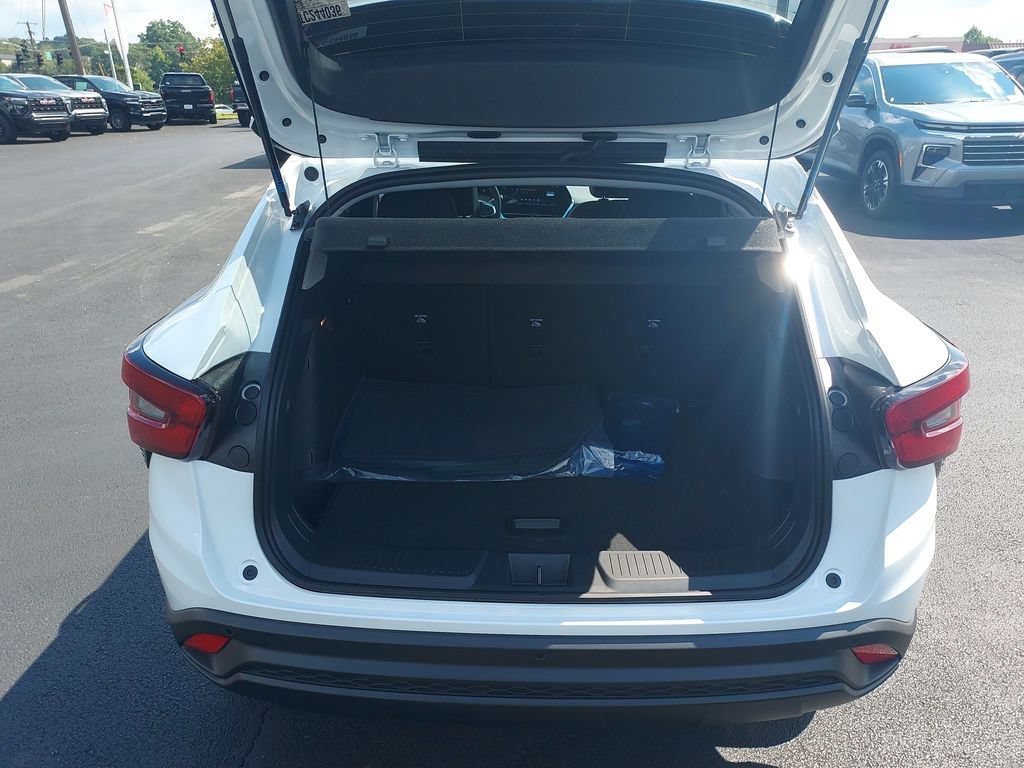 New 2026 Summit White Chevrolet LT image 9