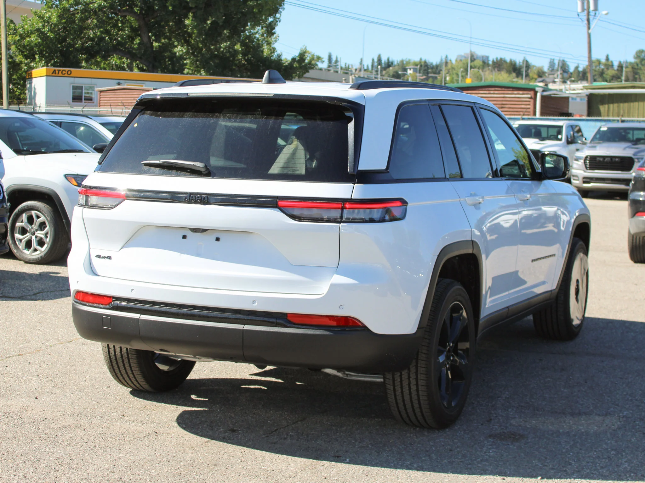 New 2025 White Jeep Altitude* 4x4, Sunroof, Trailer Tow Pkg, Heated Leather image 5