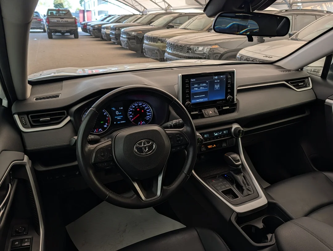 Certified Used 2019  Toyota XLE - - AWD - Leather - Sunroof - Power Liftgate - CarPlay - Safety Sense 2.0 & More! image 25