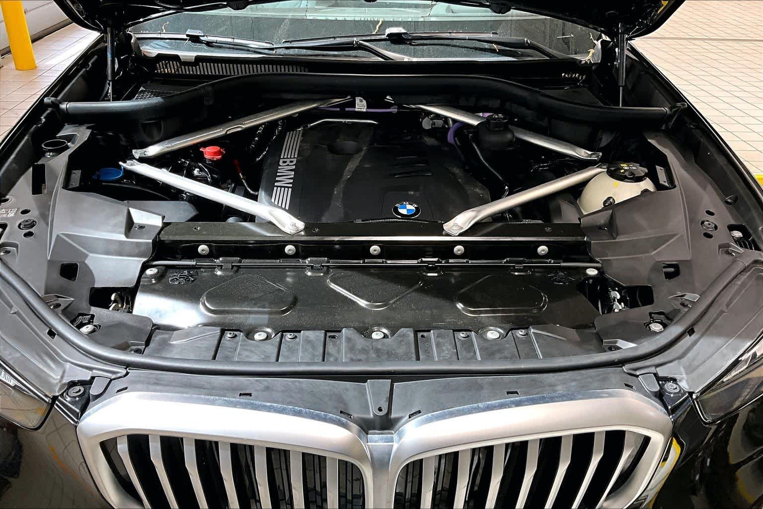 Used 2024 Black Sapphire Metallic BMW xDrive40i image 29