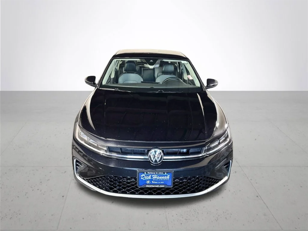 Used 2025 Black Volkswagen 1.5T SE image 3