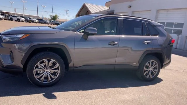 Used 2025 Gray Toyota XLE Premium image 6