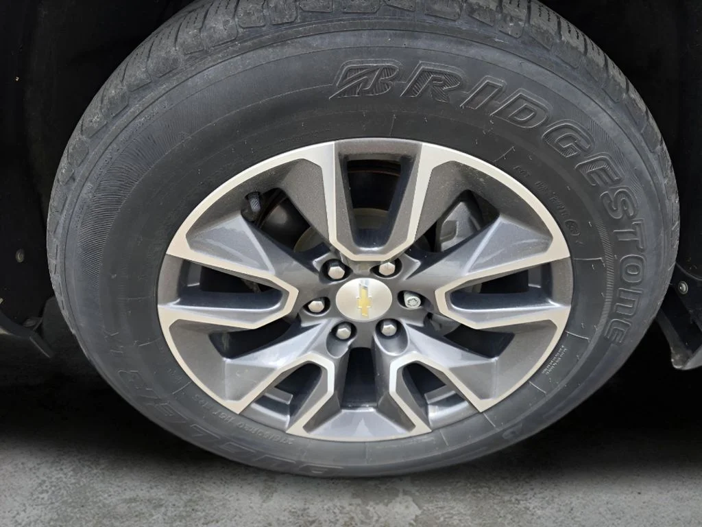 Used 2020 Shadow Gray Metallic Chevrolet LT image 30