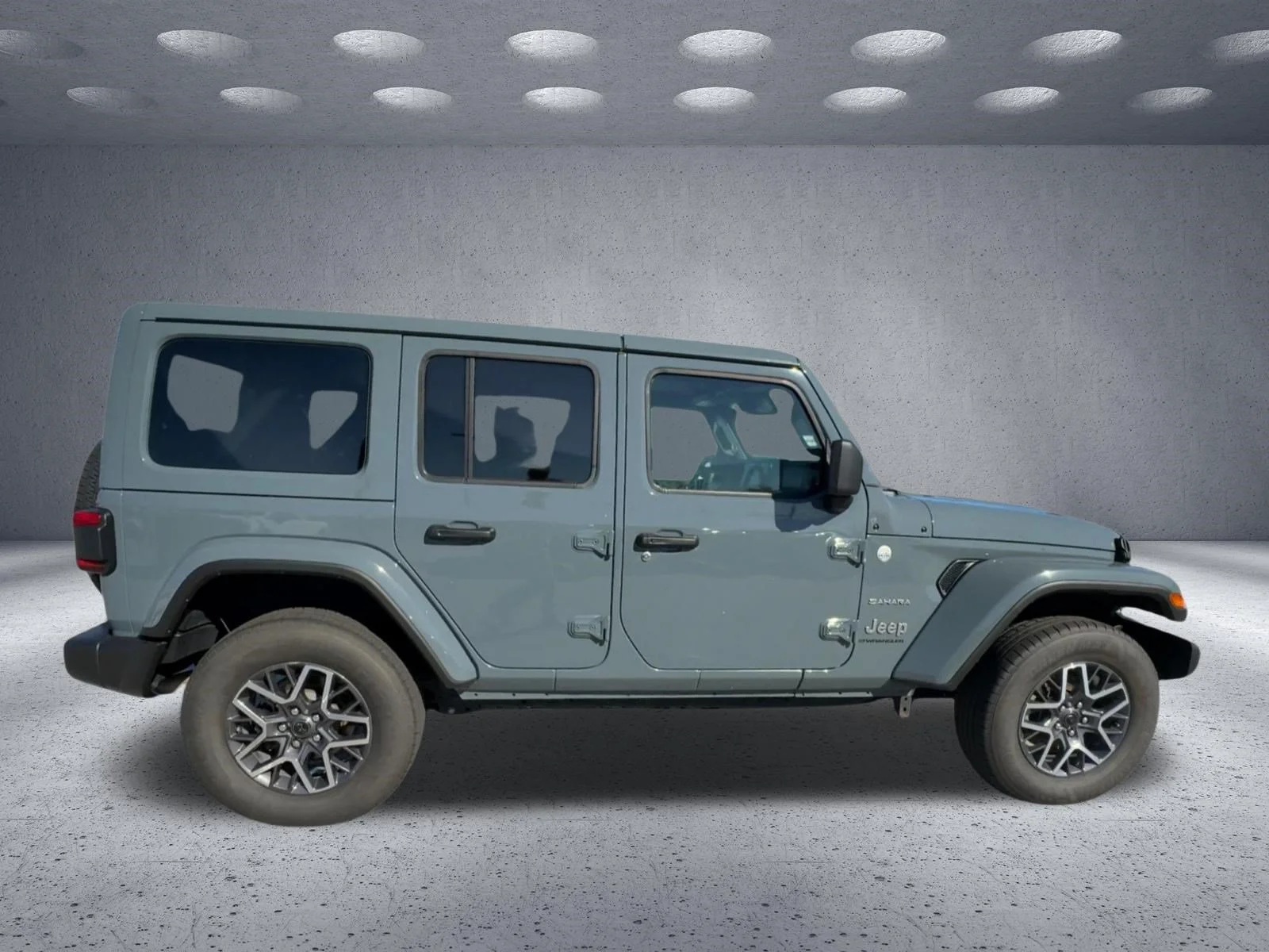Used 2024 Anvil Clear Coat Jeep Sahara image 2