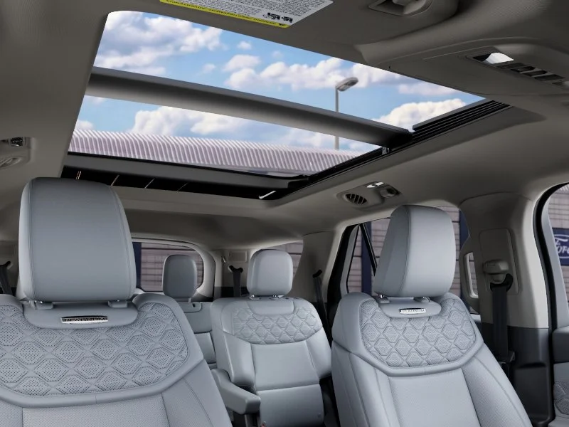 New 2027 Star White Metallic Tri-Coat Ford Platinum™ image 22