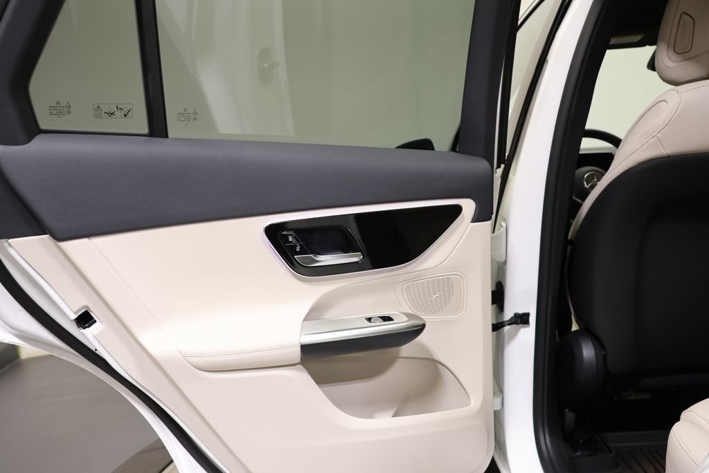 Used 2027 Polar White Mercedes-Benz GLC 300 image 39