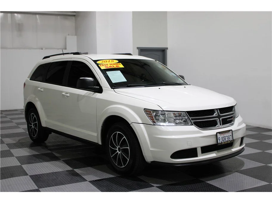 Used 2018 Vice White Dodge SE image 3