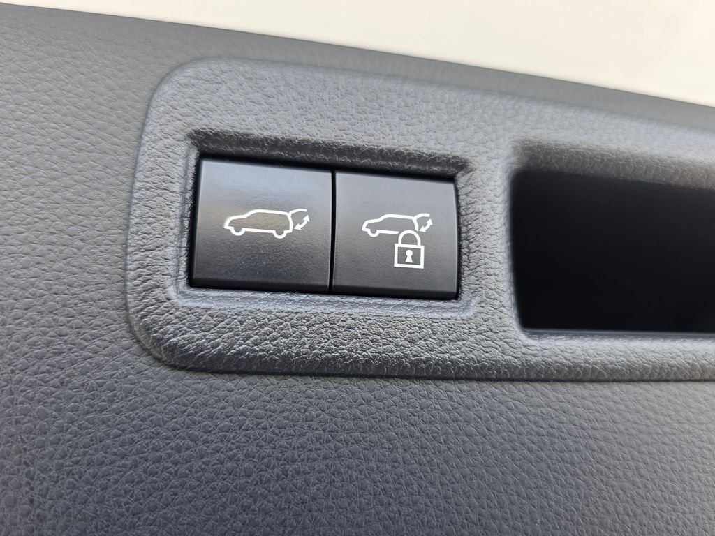 2024 Toyota Venza XLE - Photo 13