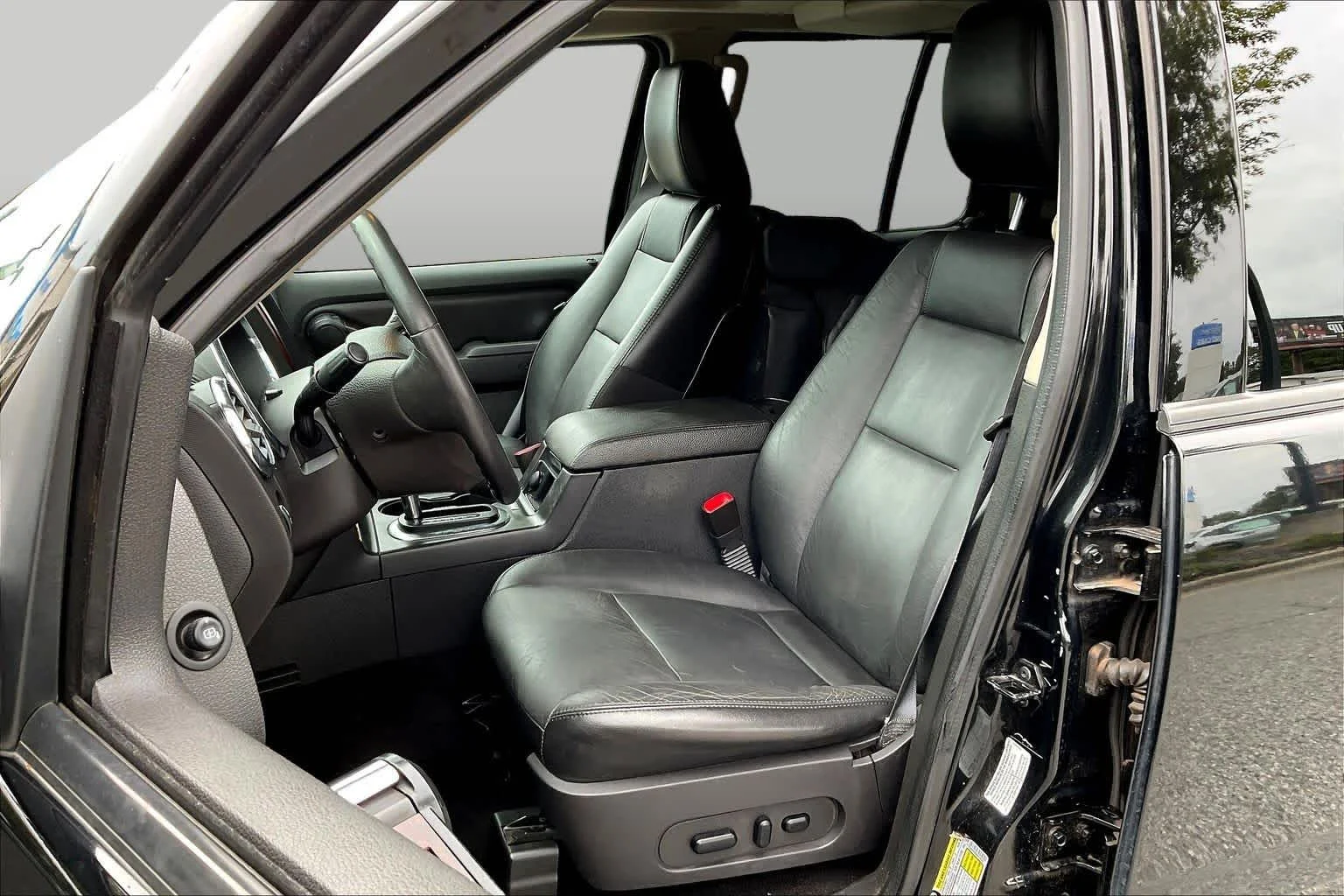Used 2009 Black Ford Limited image 7