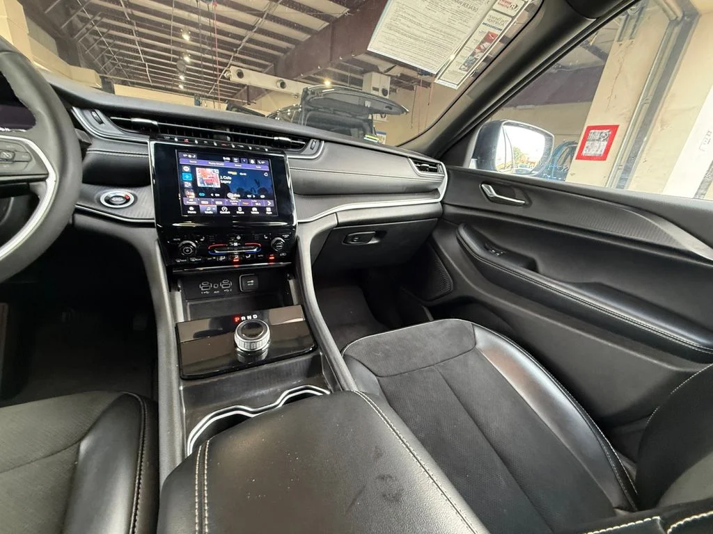 Used 2024 Gray Jeep Altitude image 15