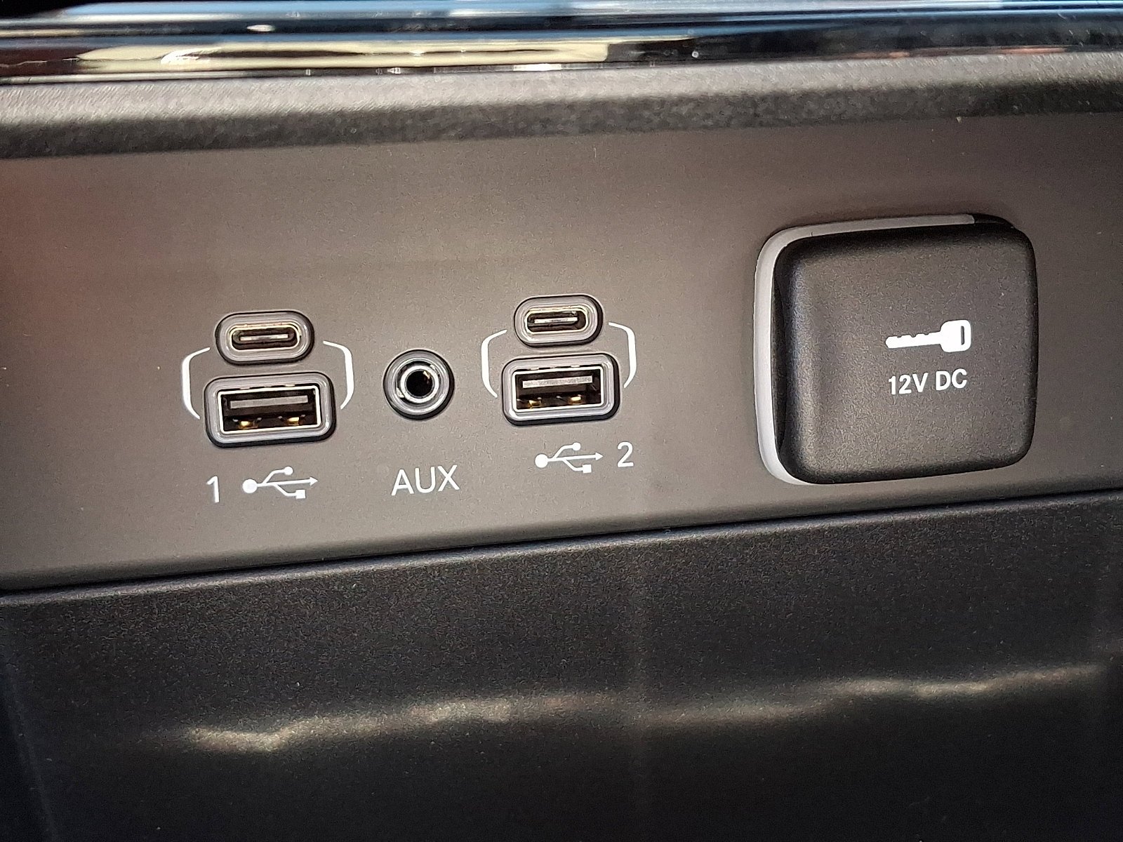 New 2026 Silver Zynith Exterior Paint Jeep Limited image 16