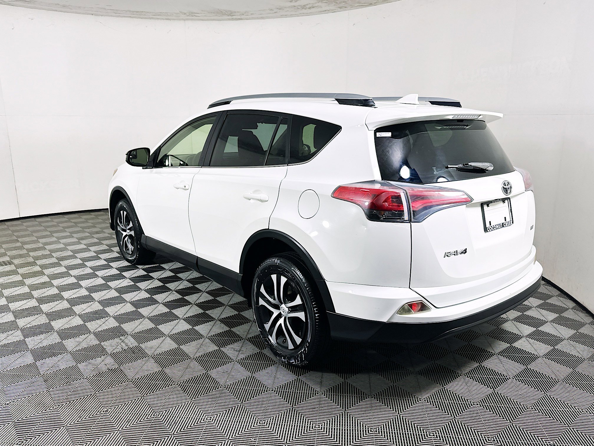 2017 Toyota RAV4 thumbnail 7