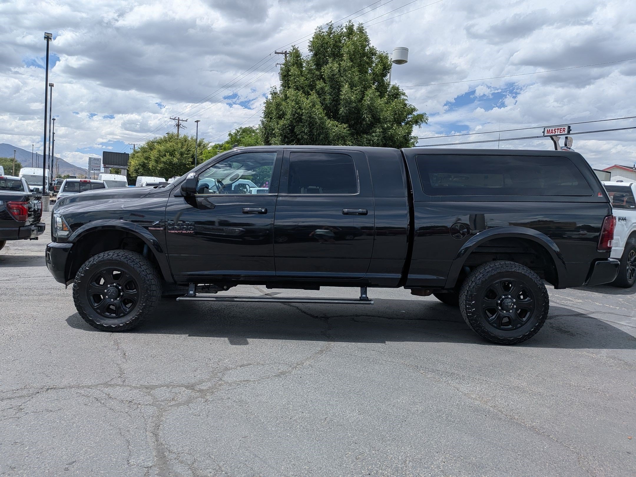 Used 2018 Brilliant Black Crystal Pearlcoat Ram Laramie image 7