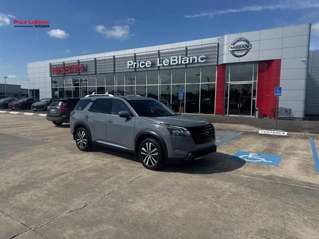 2023 Nissan Pathfinder Platinum 2WD's photo