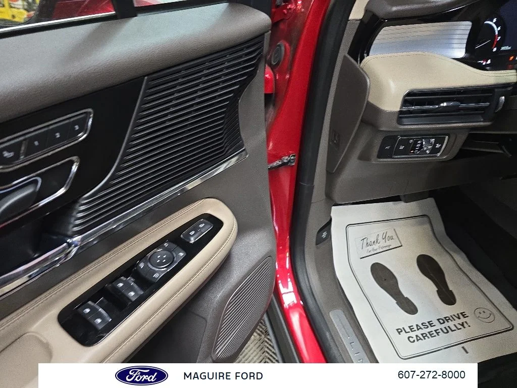 Used 2022 Red Lincoln Standard image 30