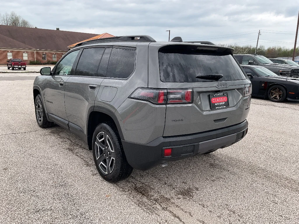 New 2026 Sting-Gray Clear-Coat Exterior Paint Jeep Limited 4x4 image 7