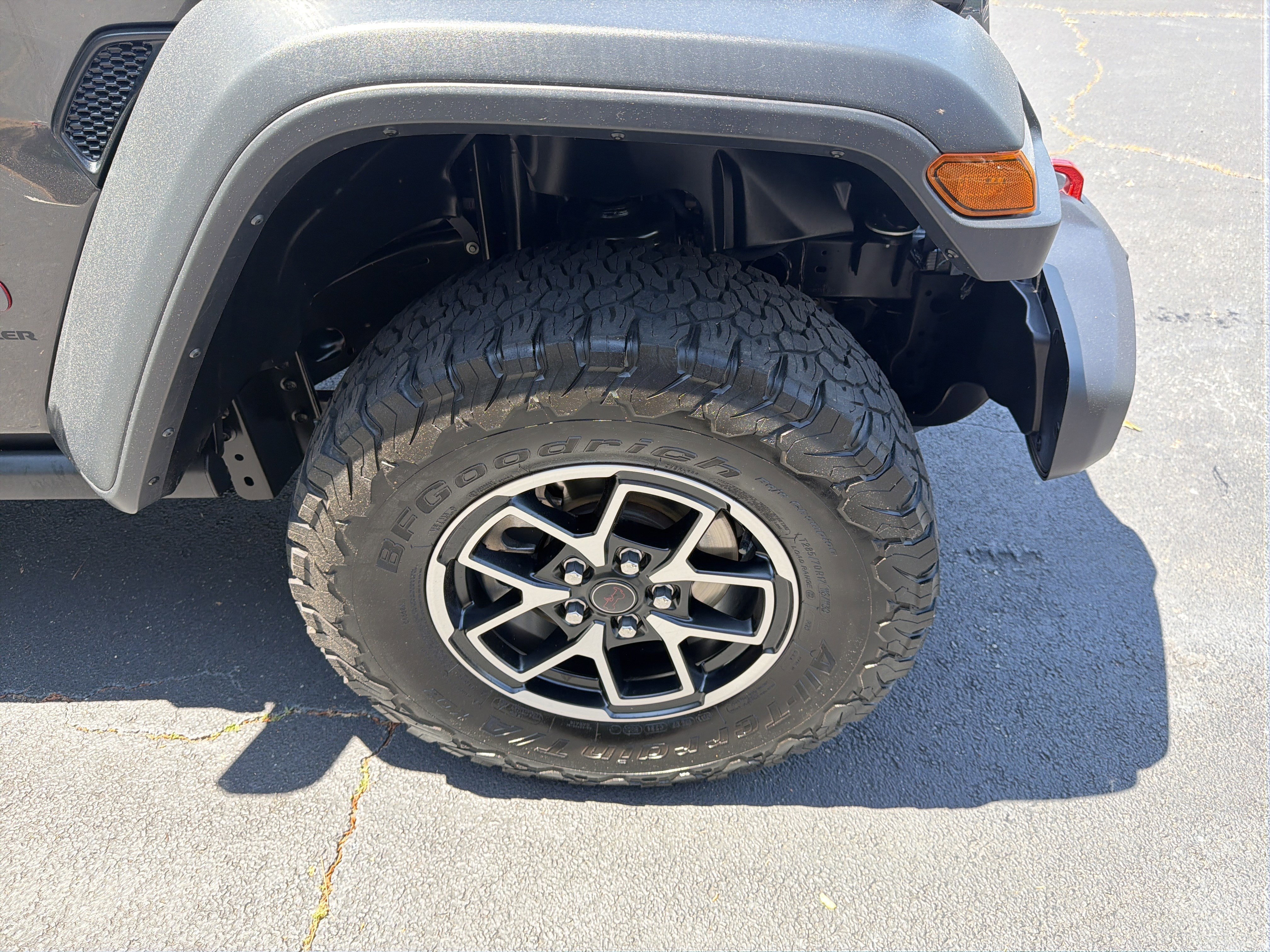 Used 2025 Granite Crystal Metallic Clearcoat Jeep Rubicon image 14