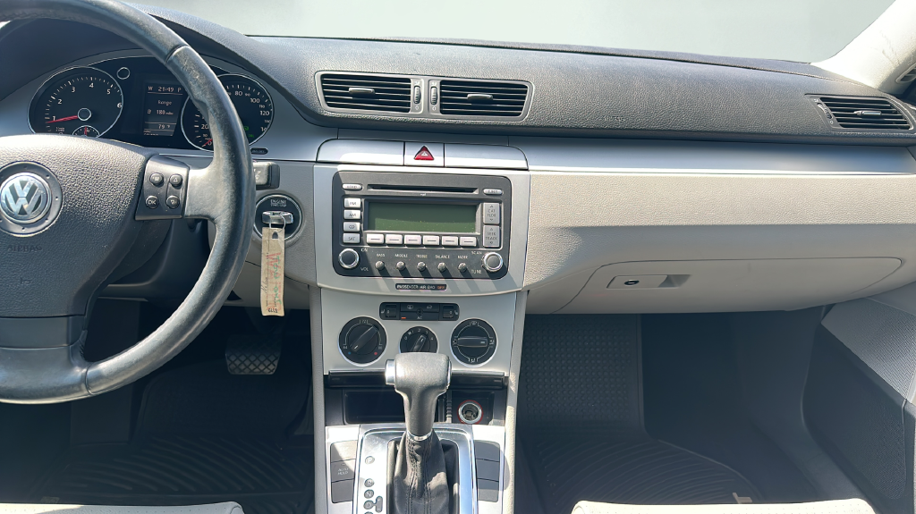 Used 2009  Volkswagen Komfort image 14