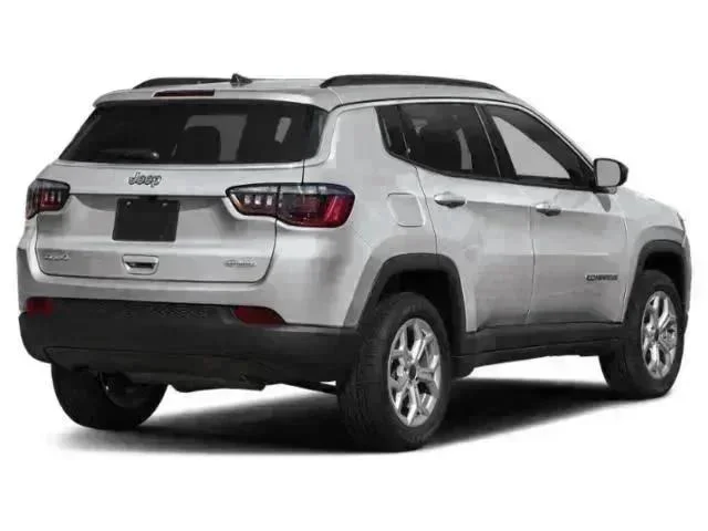 New 2026 Silver Zynith Metallic Clearcoat Jeep Latitude image 2