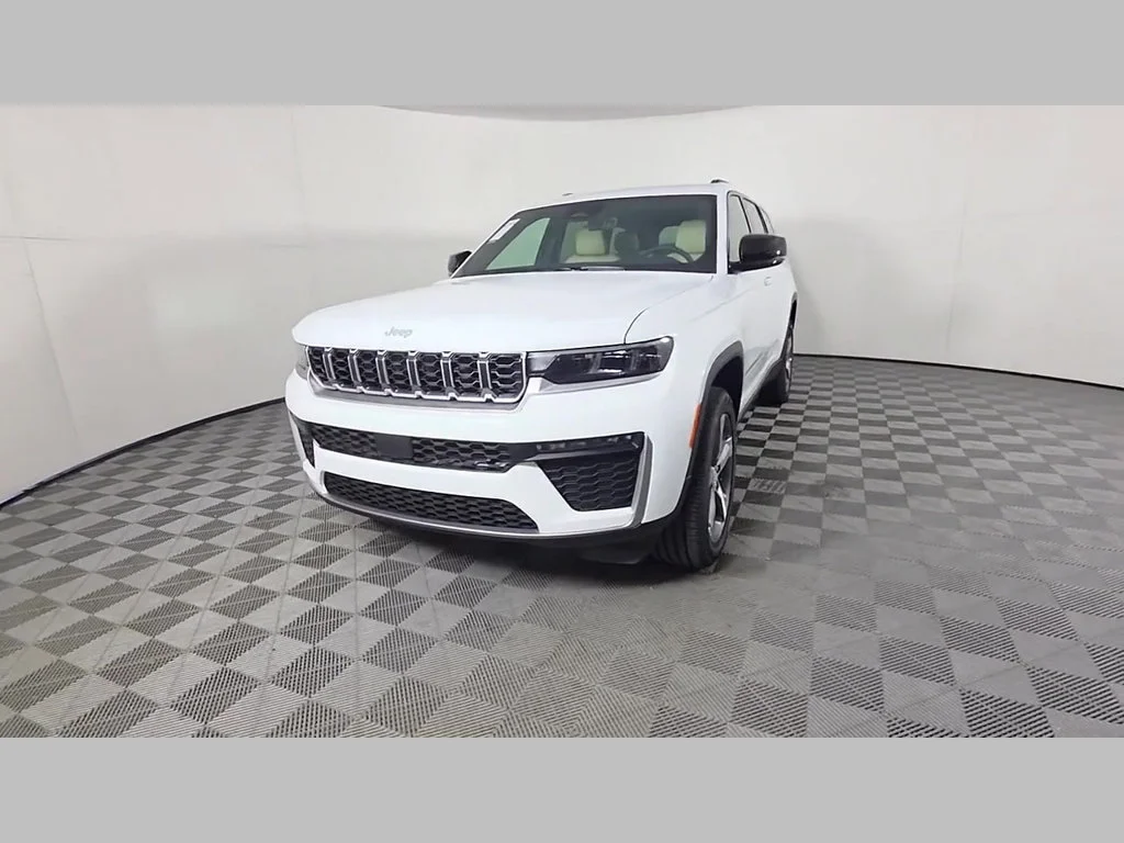 New 2026 Bright White Clear-Coat Exterior Paint Jeep Limited image 38