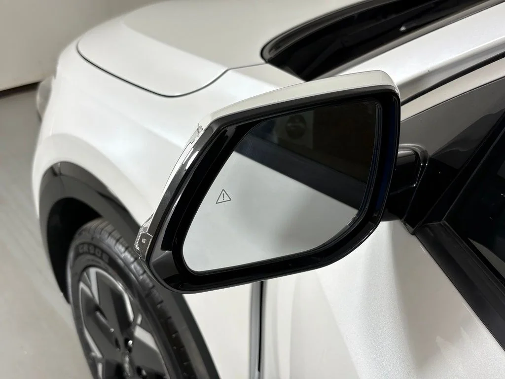 Used 2023 Snow White Pearl Kia Wind image 12