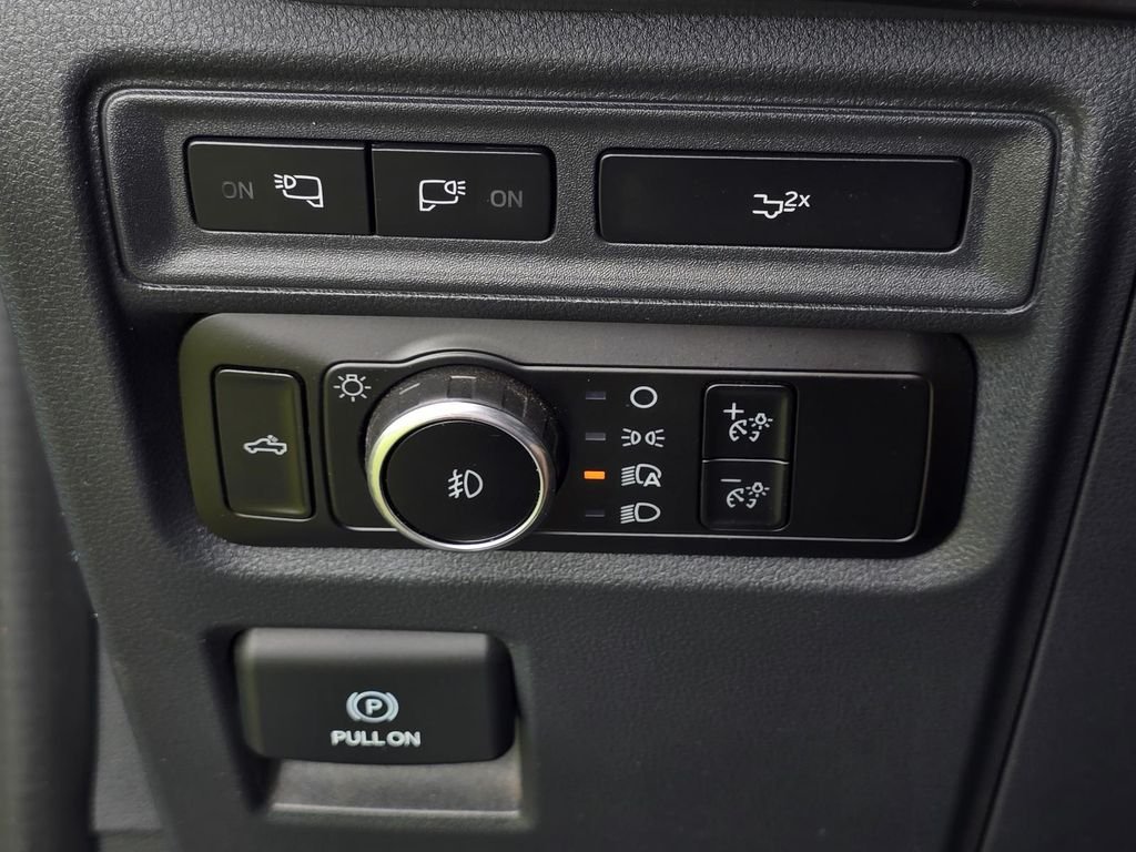 Used 2024 Agate Black Metallic Ford XLT image 12