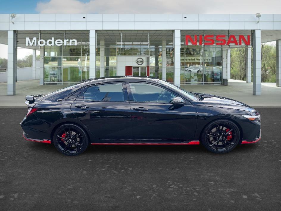 Used 2025 Abyss Black Hyundai Base image 4