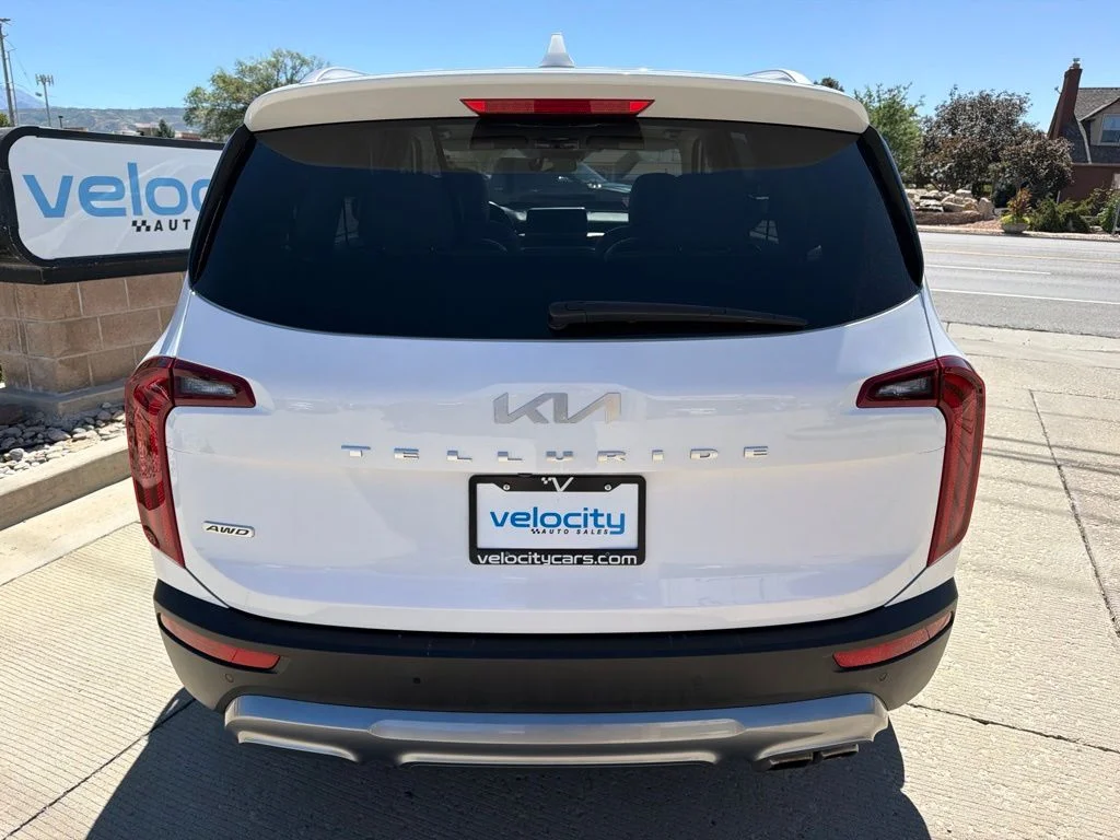 Used 2022 White Kia S image 6