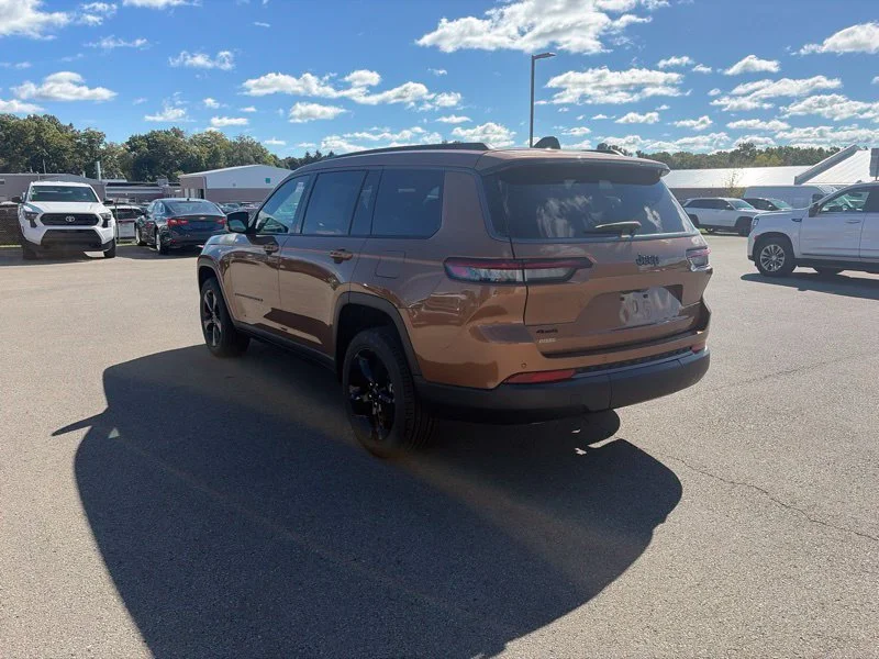 New 2026 Copper Shino Metallic Clear-Coat Exterior Paint Jeep Limited image 5
