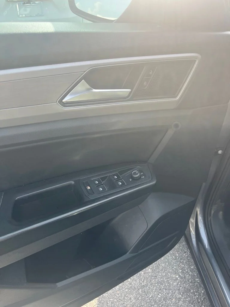 Used 2018 Gray Volkswagen 3.6L V6 SE image 5