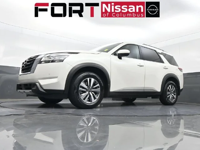 Used 2022 White Nissan SL image 35