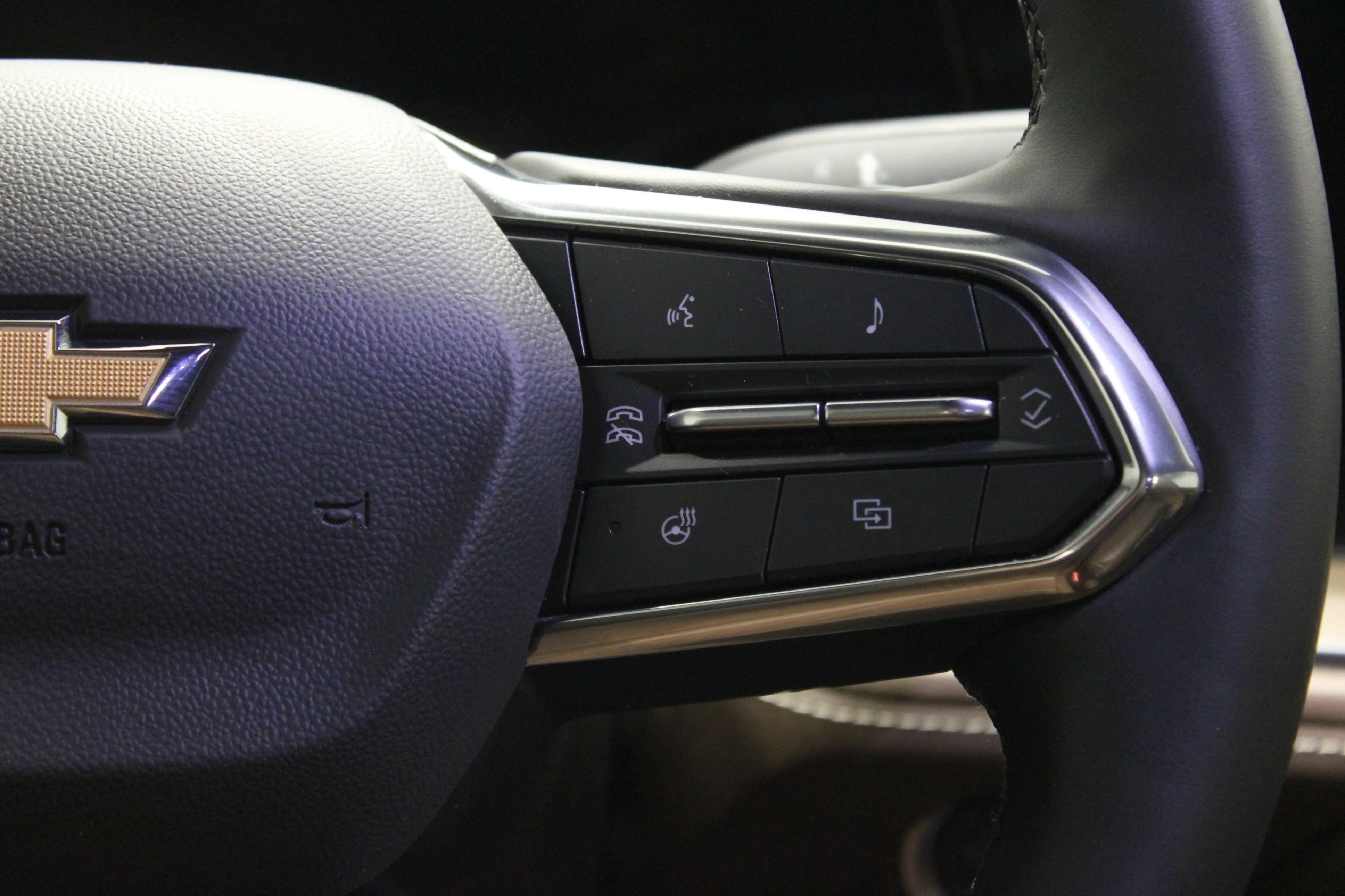 Used 2025 Sterling Gray Metallic Chevrolet High Country image 25