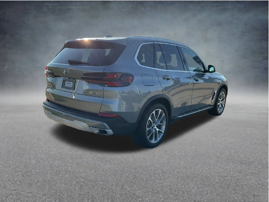 Used 2026 Gray BMW sDrive40i image 7