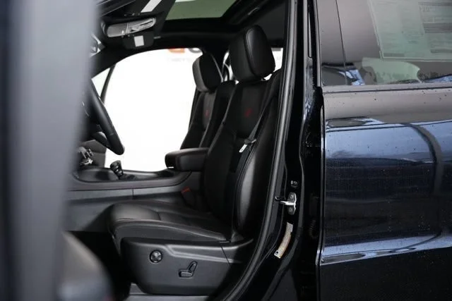 New 2026 Diamond Black Clear-Coat Exterior Paint Dodge GT Plus image 24