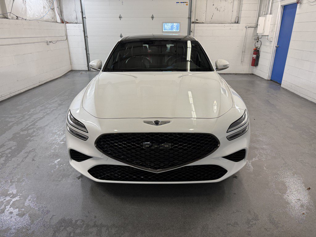 Used 2023 Uyuni White Genesis 2.0T image 4