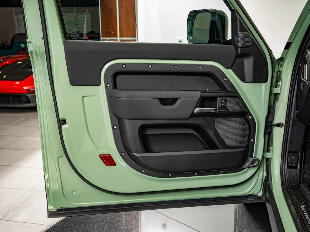 2023 Land Rover Defender 75th Edition - Photo 18