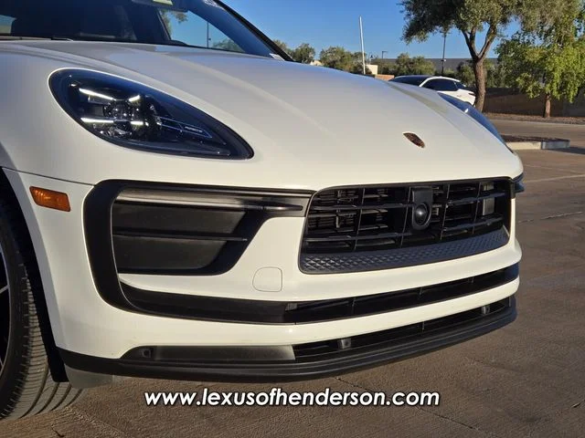 Used 2023  Porsche Base image 8