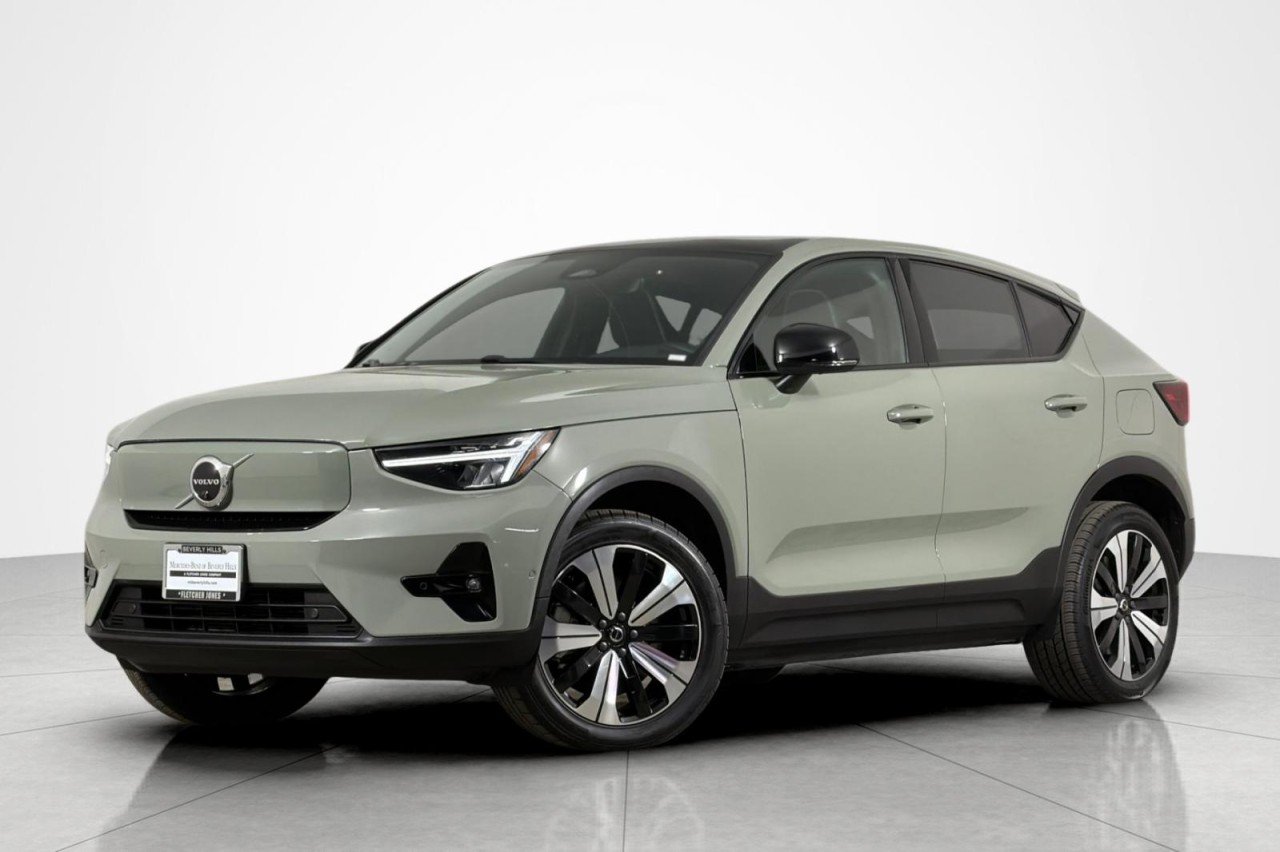 Used 2023 GREEN Volvo Plus image 1