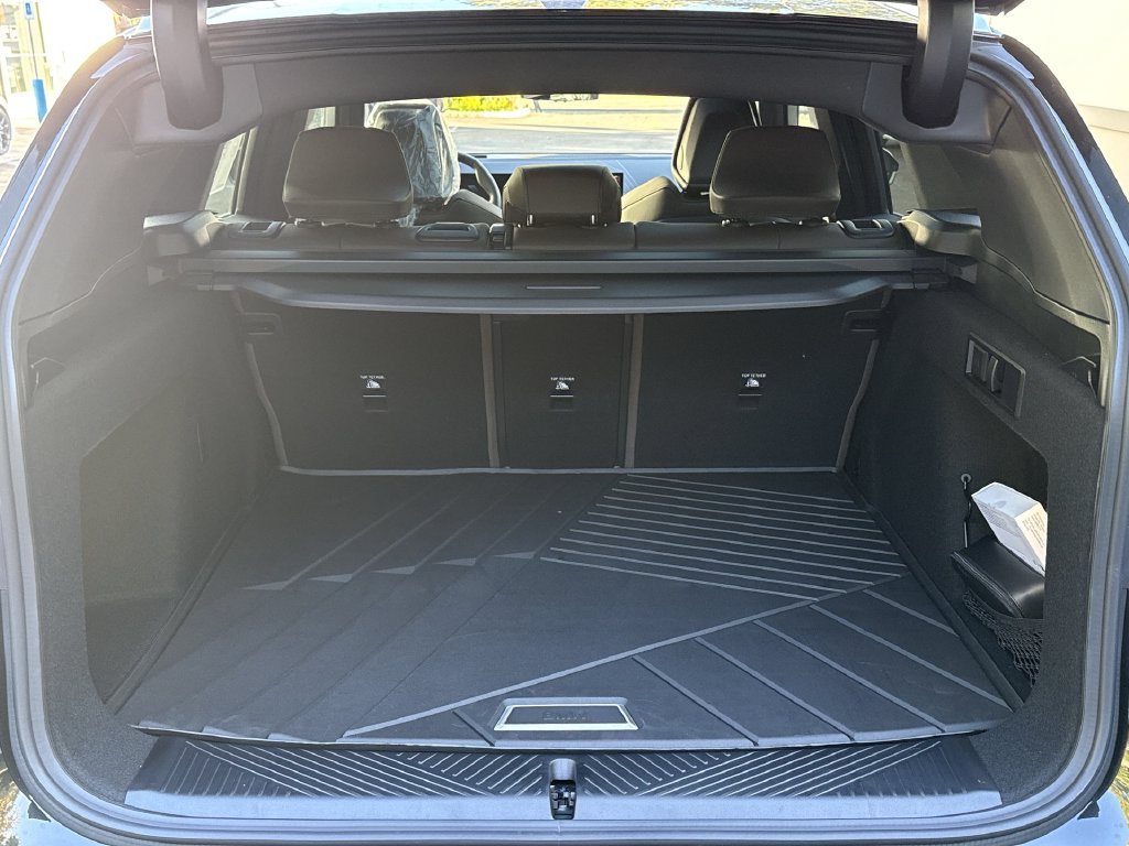 New 2026 Black Sapphire Metallic BMW 30 xDrive image 24