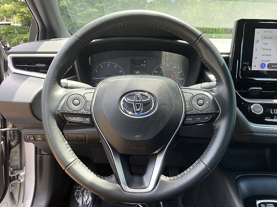 Used 2025 Classic Silver Metallic Toyota SE image 12